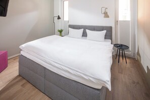 2 bedrooms, iron/ironing board, travel cot, free WiFi