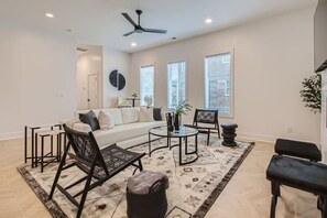 TV, fireplace - 4 - Music Row Modern - The Music City Collection (Nashville)