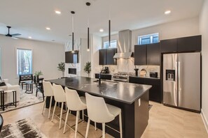 Fridge, microwave, oven, stovetop - 4 - Music Row Modern - The Music City Collection (Nashville)