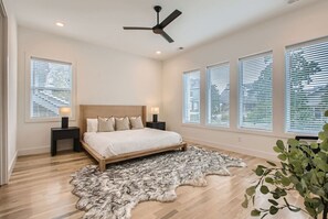 4 habitaciones, escritorio, tabla de planchar con plancha y wifi 