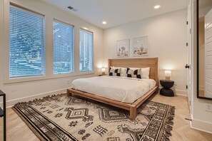 4 habitaciones, escritorio, tabla de planchar con plancha y wifi 