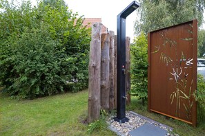 Property grounds - Semi-detached house Sanddornhof 1b in the Baltic seaside resort of Wustrow (Ostseebad Wustrow)