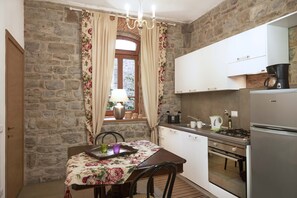 Kühlschrank, Herdplatte, Geschirrspüler