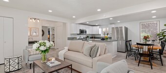 Beautiful Remodeled Condo With Patio Near West Beach