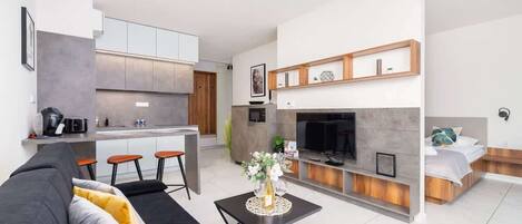 1 bedroom, desk, iron/ironing board, WiFi