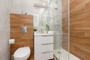 Shower - Świętokrzyska 32 | Cozy Studio in Central Warsaw (Warszawa)