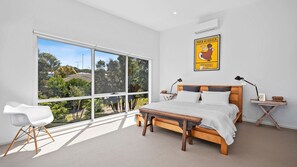 4 bedrooms, Internet, bed sheets