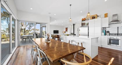 Fifth Avenue 59 - Contemporary coastal haven