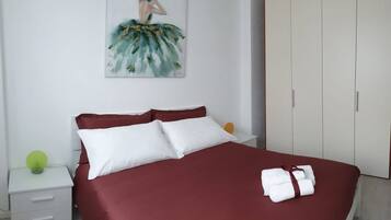 2 bedrooms, iron/ironing board, WiFi, bed sheets