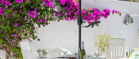 屋外ダイニングエリア