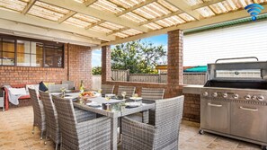 Outdoor dining - The Callala Hideaway (Callala Beach)