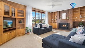Smart TV, fireplace