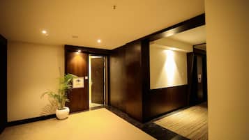32-inch LCD TV with satellite channels, TV