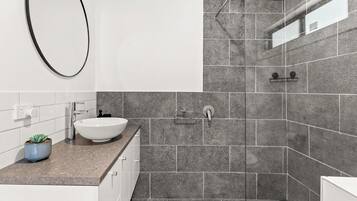 Shower, hair dryer, towels