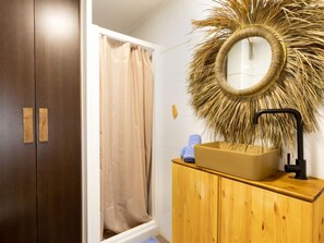 Hair dryer, towels