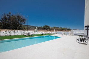Piscina externa, piscina aquecida