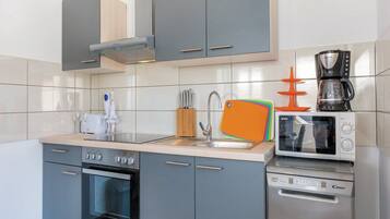 Apartment (Four Bedroom Holiday Home with Swimmi) | Eigene Küche