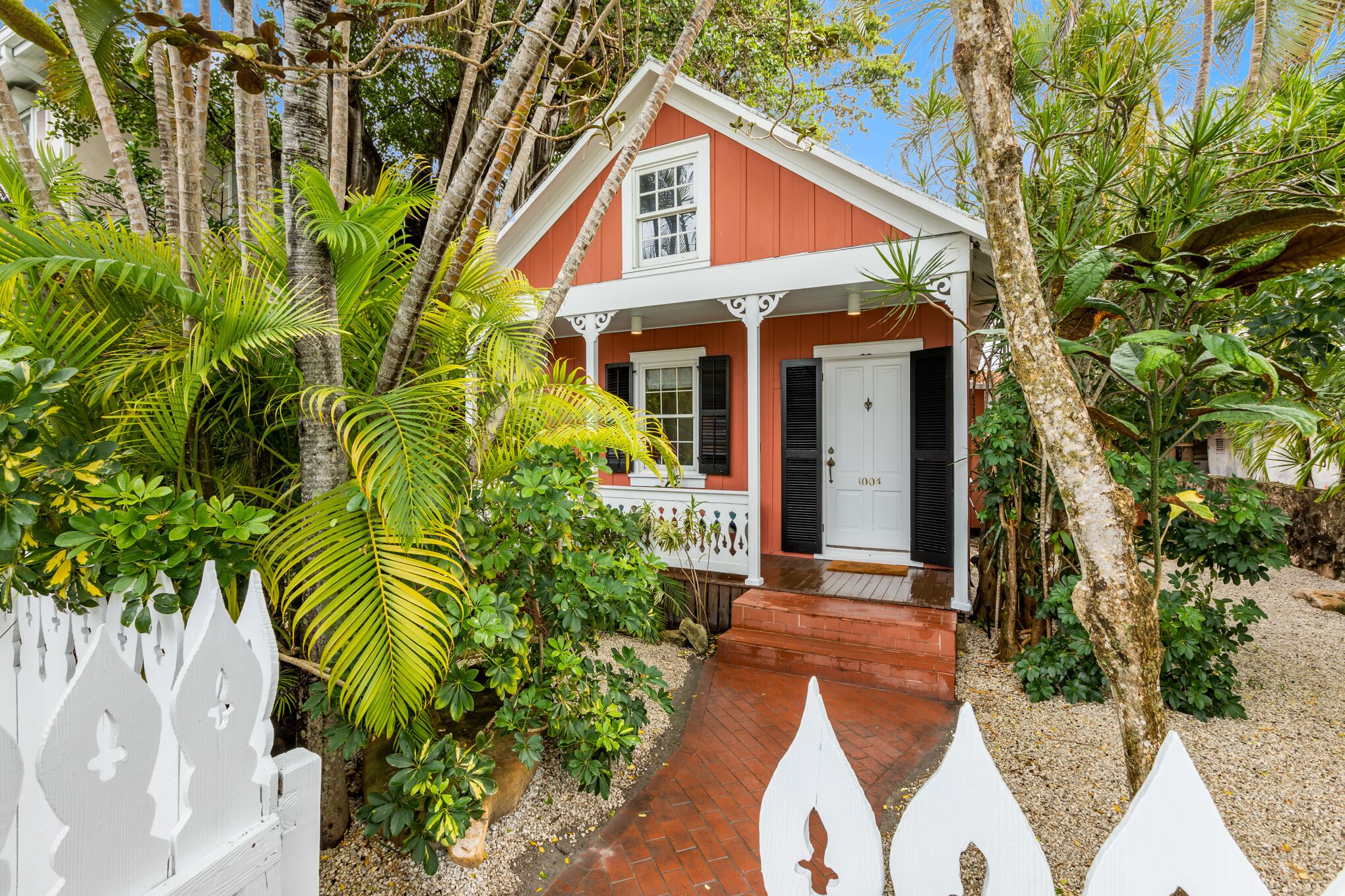 CORAL COTTAGE ~ Charming 2 BR, 1 Ba Casa Marina Home w/ Pool!
