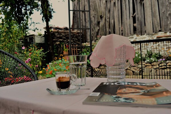 تناول الطعام بالخارج