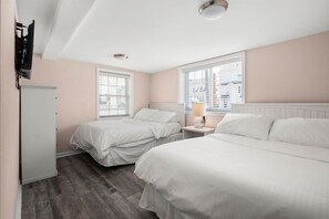 6 bedrooms, iron/ironing board, free WiFi, bed sheets - Beach House (712) 200ft to beach ~ Sleeps 20 (Ocean City)