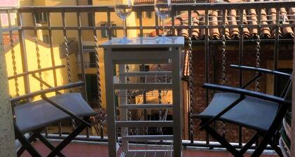 Casa nel Paradiso, apartment with balcony-historic center/Pratello