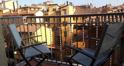 Casa nel Paradiso, apartment with balcony-historic center/Pratello