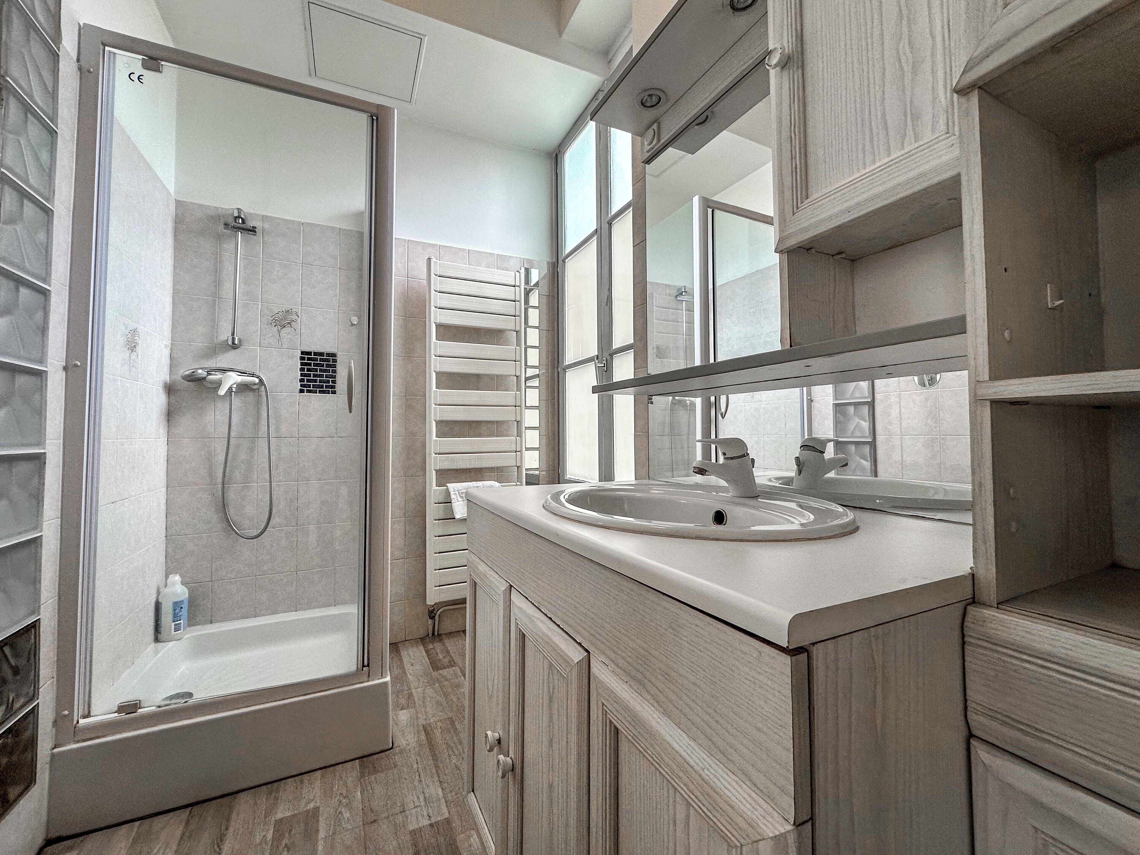 Shower, towels