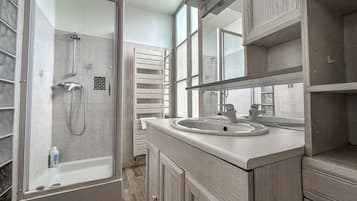 Shower, towels