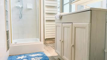 Shower, towels