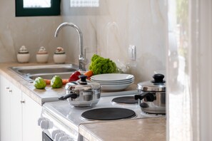 雪櫃、微波爐、焗爐、爐具