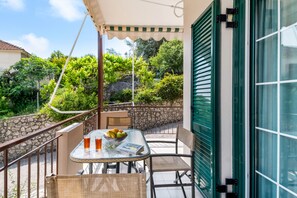 Outdoor dining - Apartment "Nikoleta 1" with Sea View, Terrace & Wi-Fi (Lefkada)