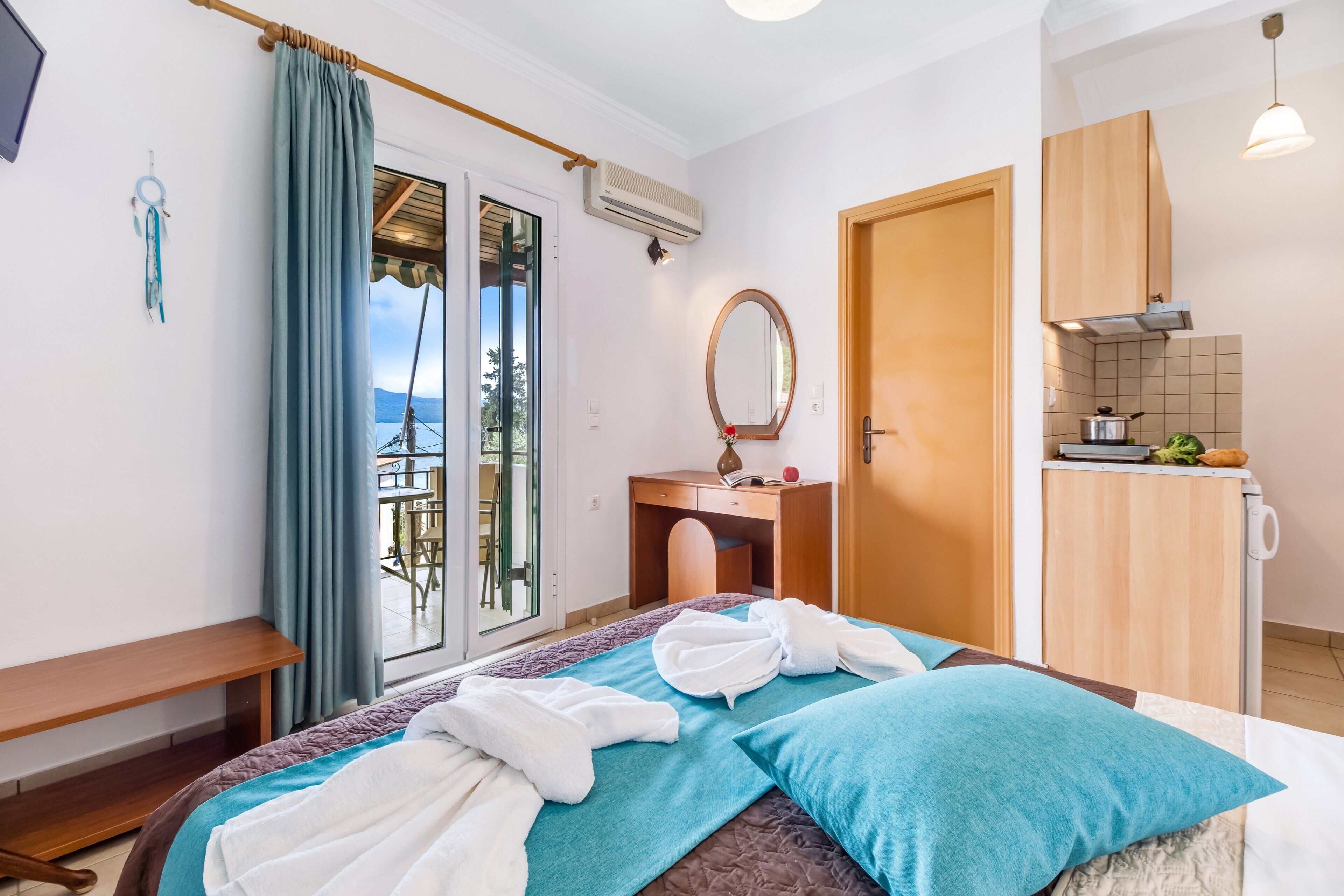 1 habitación, tabla de planchar con plancha, wifi gratis y ropa de cama 