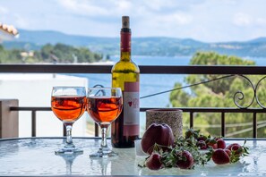 تناول الطعام بالخارج