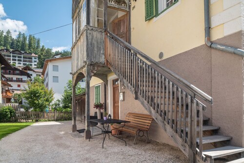 Apartment "Enrich" with Mountain View, Balcony & Wi-Fi