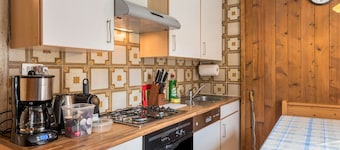 Apartment "Enrich" with Mountain View, Balcony & Wi-Fi