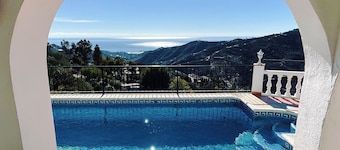 Villa "Esparragueras" with Sea View, Pool & Wi-Fi