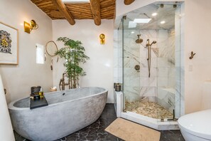 Badewanne, Whirlpool, Haartrockner, Bidet