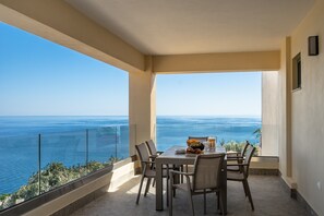 Outdoor dining - Holiday Apartment "Joy Breeze" with Sea View, Balconies & Wi-Fi (kefalonia)