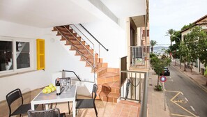 تناول الطعام بالخارج