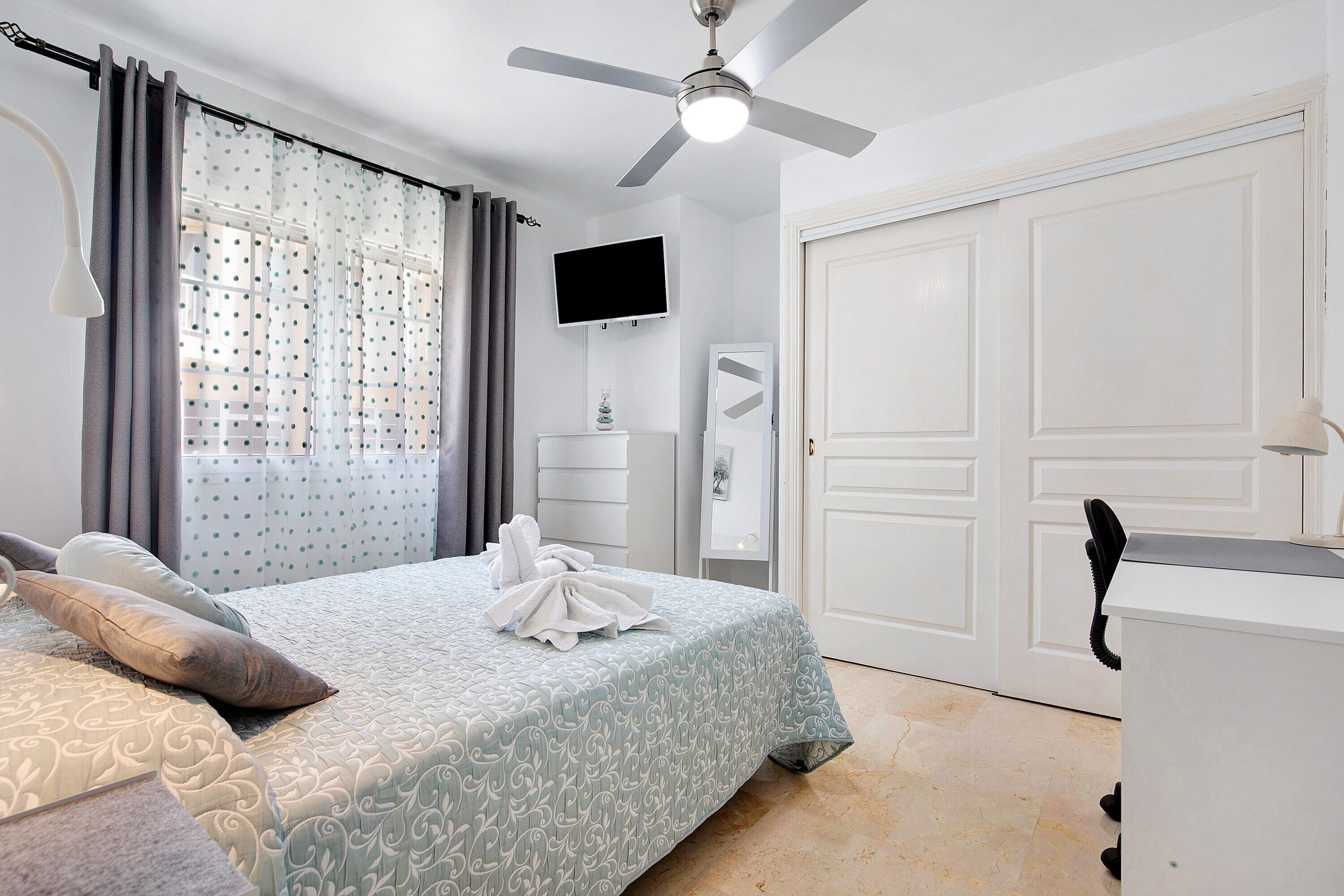 2 bedrooms, iron/ironing board, free WiFi, bed sheets