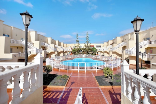 Vacation Home "Sol y Mar Caleta de Fuste" with Shared Pool, Garden & Wi-Fi