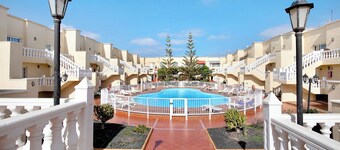 Vacation Home "Sol y Mar Caleta de Fuste" with Shared Pool, Garden & Wi-Fi