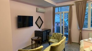 Egyptian cotton sheets, premium bedding, free WiFi, bed sheets - Taksim Miran Suit (Istanbul)