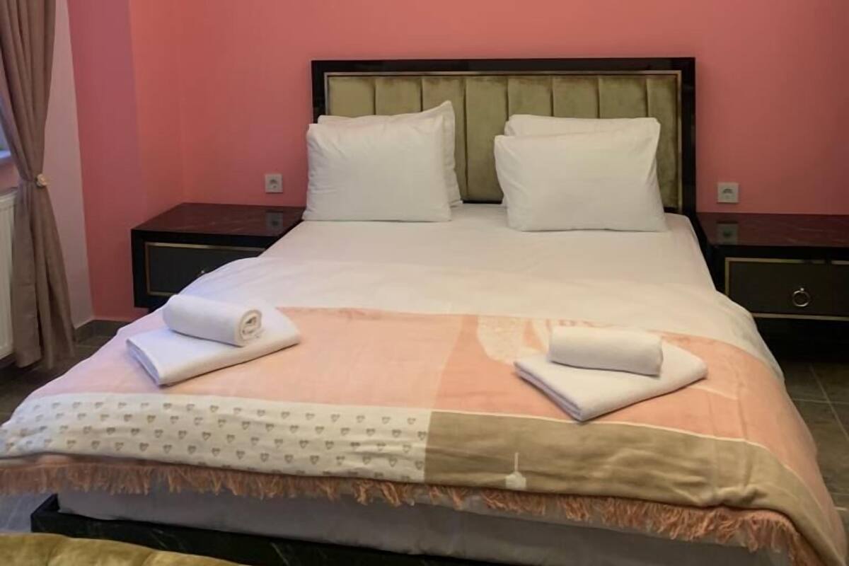 Egyptian cotton sheets, premium bedding, free WiFi, bed sheets