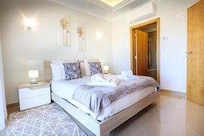 4 Schlafzimmer, Bügeleisen/Bügelbrett, Reisekinderbett, WLAN