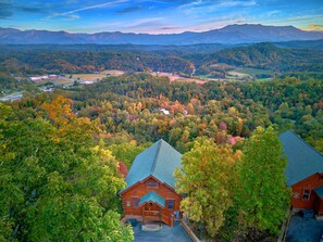 Exterior - Grand Legacy: 180 degree Views, Arcade, Hot Tub (Sevierville)