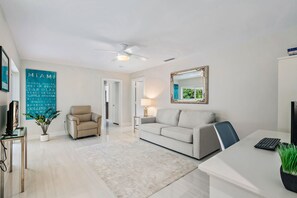 Televisión y monitor de computadora 