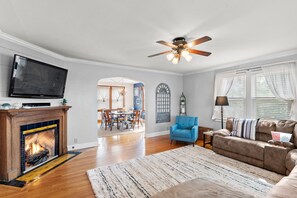Smart TV - BACKYARD WANDERLAND - Near ARK & Creation Museum - perfect for big families! (Burlington)