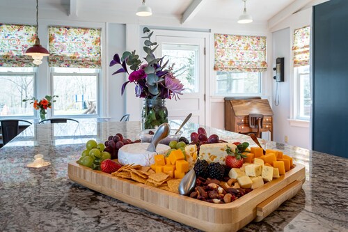 BACKYARD WANDERLAND - Near ARK & Creation Museum - perfect for big families!