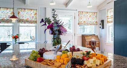 BACKYARD WANDERLAND - Near ARK & Creation Museum - perfect for big families!